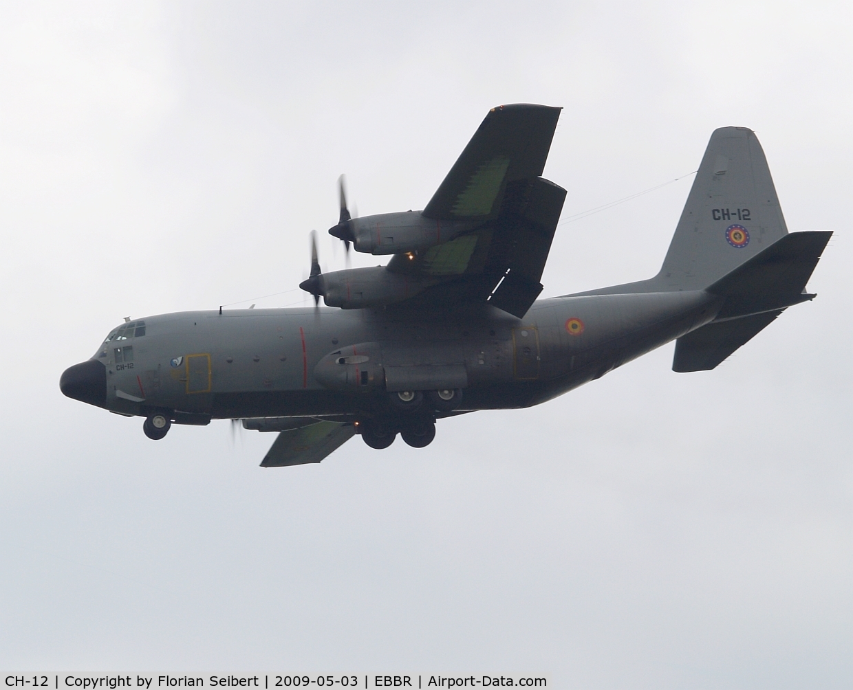 CH-12, 1971 Lockheed C-130H Hercules C/N 382-4483, Short final rwy 25R