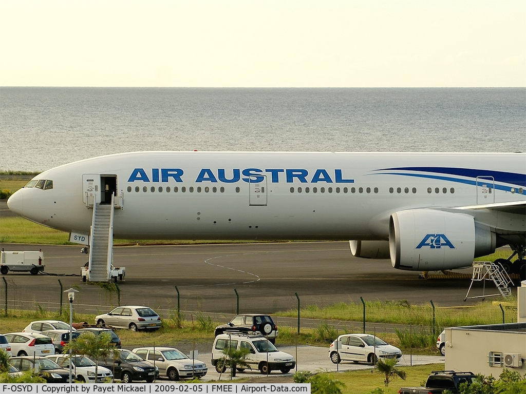 F-OSYD, 2009 Boeing 777-3Q8/ER C/N 35782, Air Austral ramp