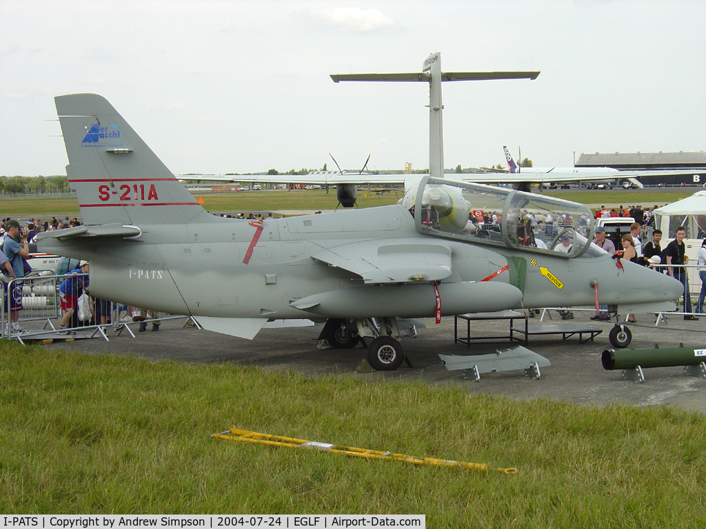 I-PATS, Aermacchi M-311 C/N 201, Farnborough Airshow 2004.