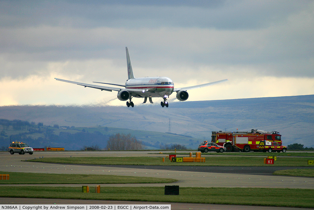N386AA, 1994 Boeing 767-323/ER C/N 27060, Returning to Manchester with a Hydraulic failure.
