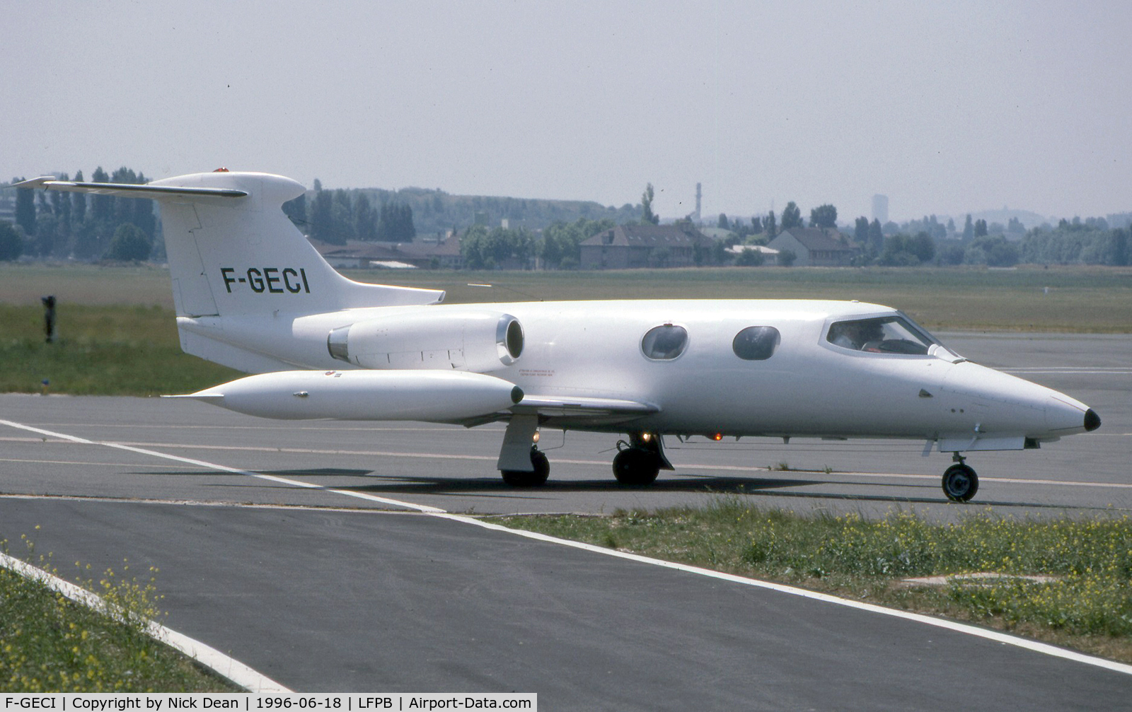 F-GECI, 1969 Gates Learjet 24B C/N 219, LFPB