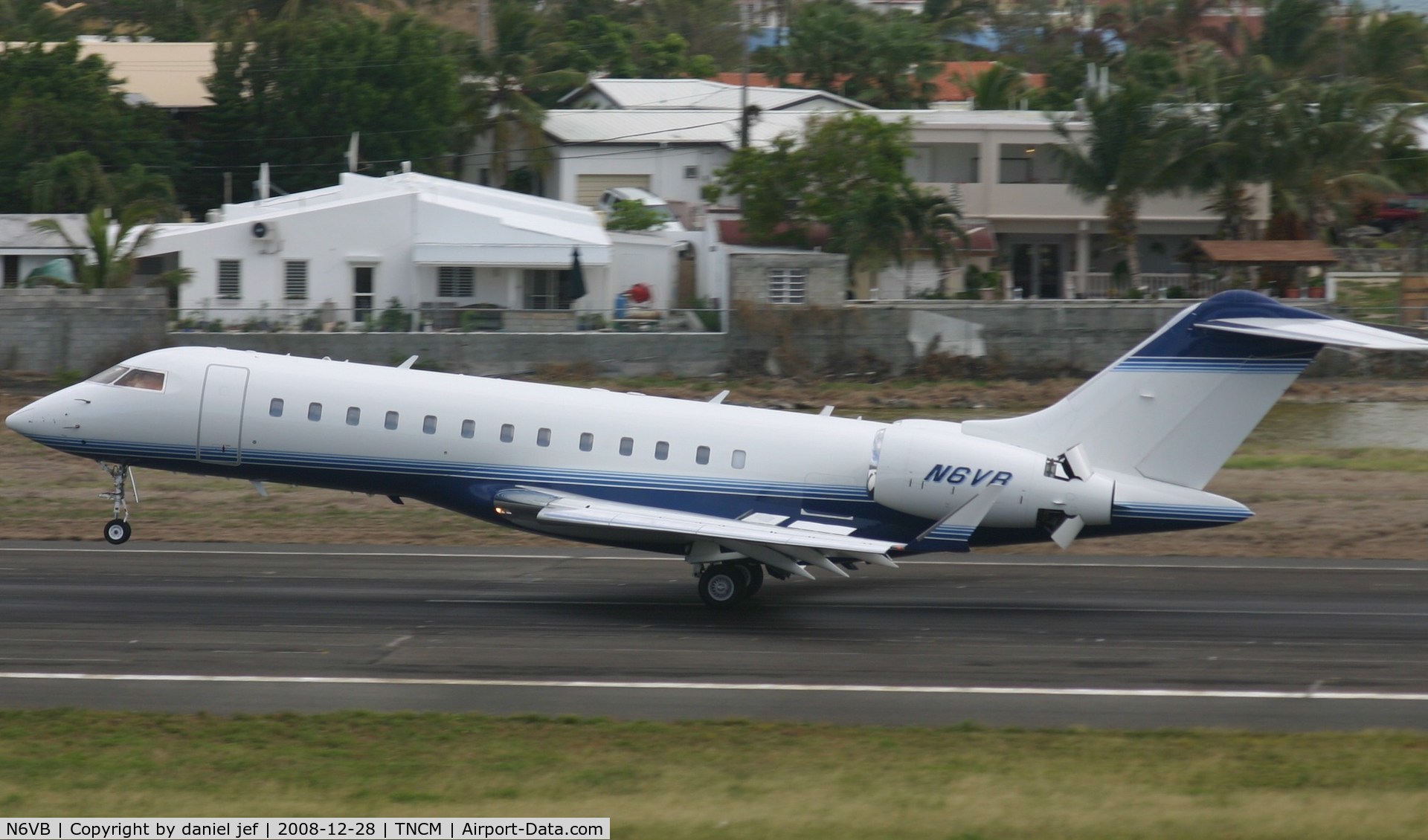 N6VB, 2004 Bombardier BD-700-1A10 Global Express C/N 9144, Landing 10