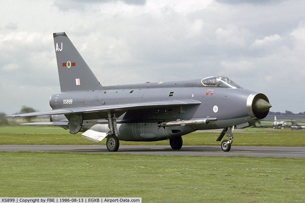 XS899, 1966 English Electric Lightning F.6 C/N 95245, Lightning F.6 taxies for take off at RAF Binbrook