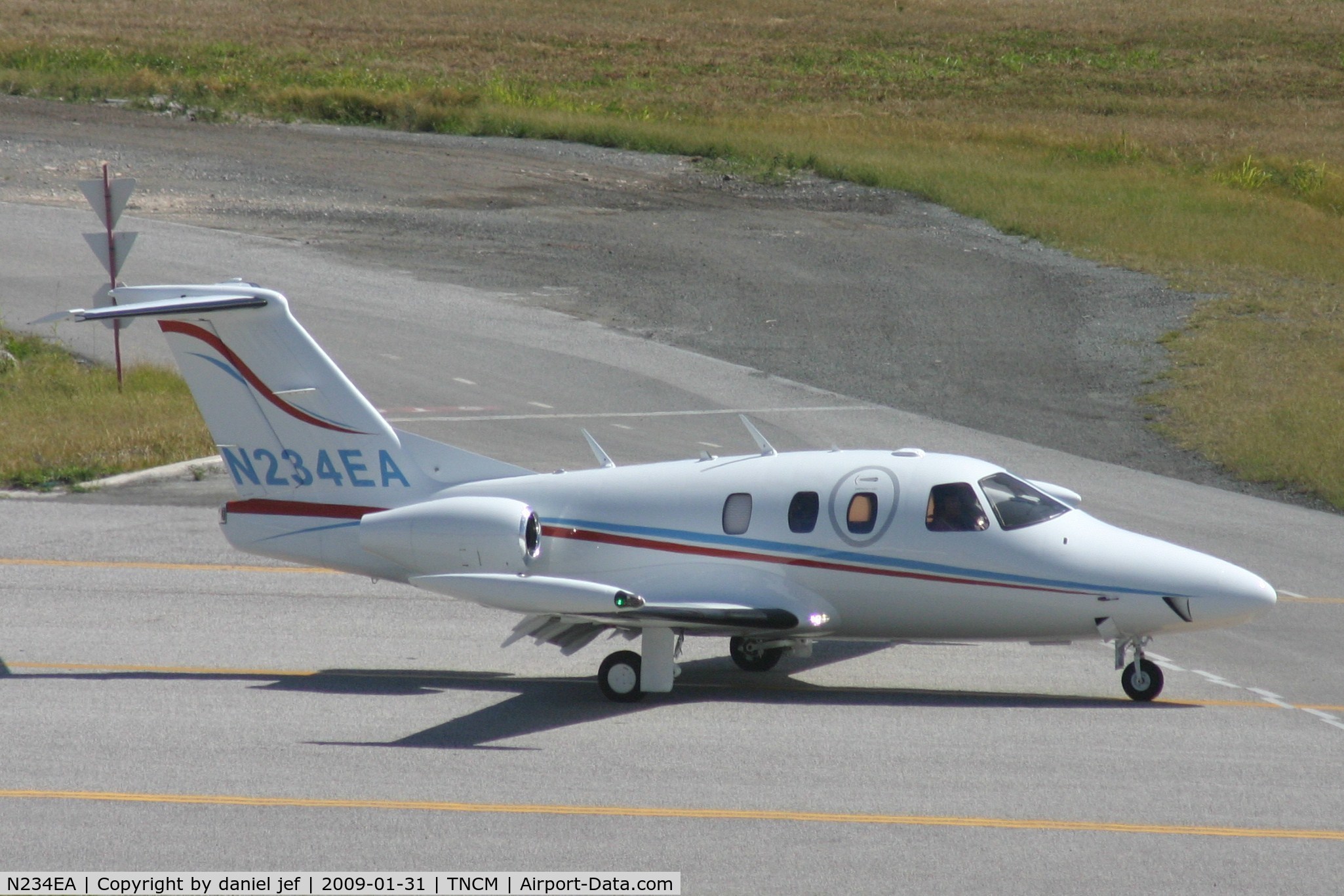 N234EA, 2008 Eclipse Aviation Corp EA500 C/N 000156, taxing runway 10