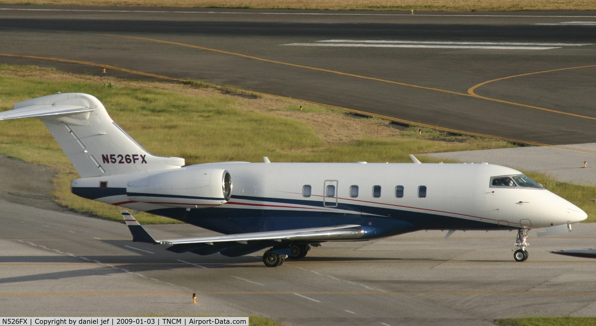 N526FX, 2006 Bombardier Challenger 300 (BD-100-1A10) C/N 20118, taxing runway 10