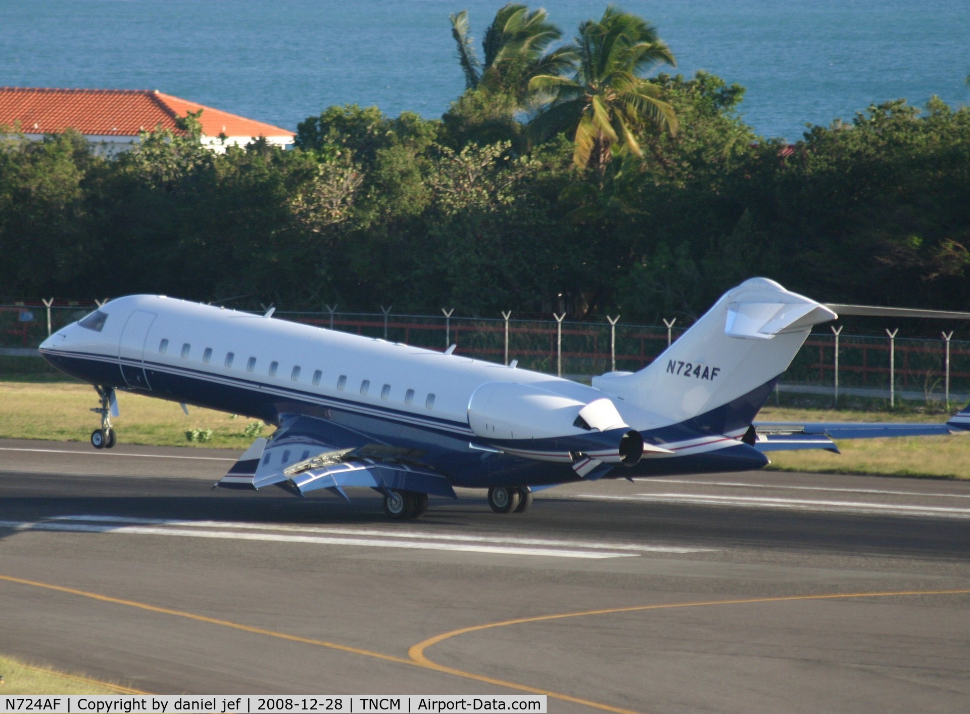 N724AF, 1999 Bombardier BD-700-1A10 Global Express C/N 9031, Landing 10