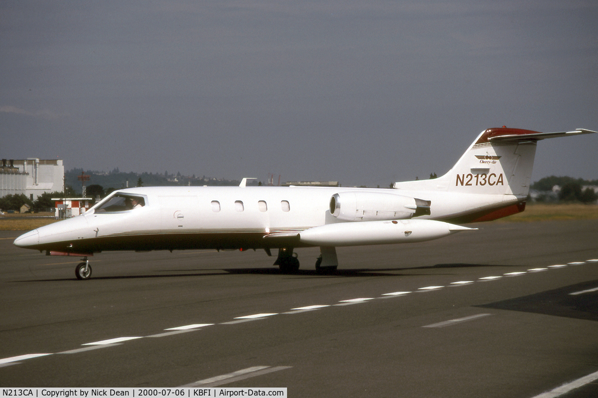 N213CA, 1978 Gates Learjet 25D C/N 241, KBFI