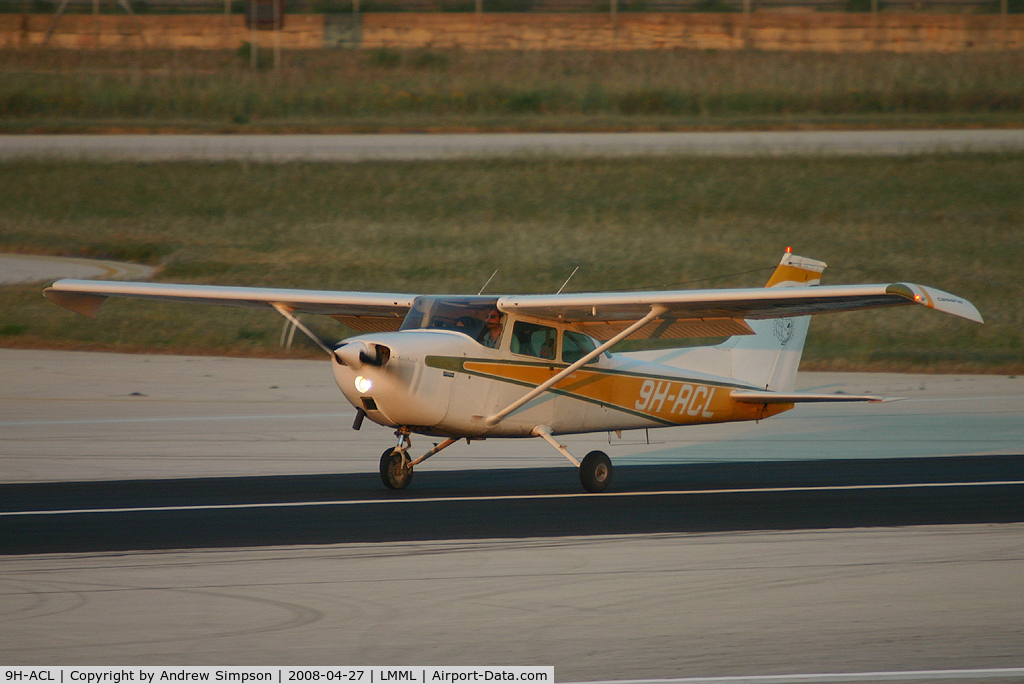 9H-ACL, Cessna 172M C/N 17260955, Landing at Malta in the low sun.