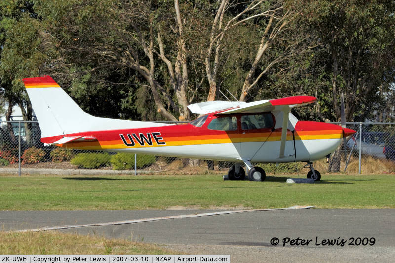 ZK-UWE, Cessna 172N C/N 17271209, Lakeland Flying School Ltd., Taupo