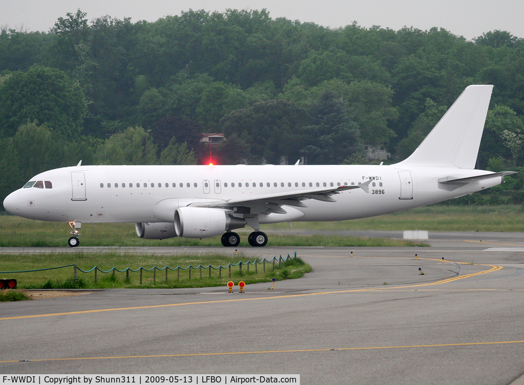 F-WWDI, 2009 Airbus A320-214 C/N 3896, C/n 3896 - All white c/s for this first aircraft intended for this new kuwaiti airline : Rubban