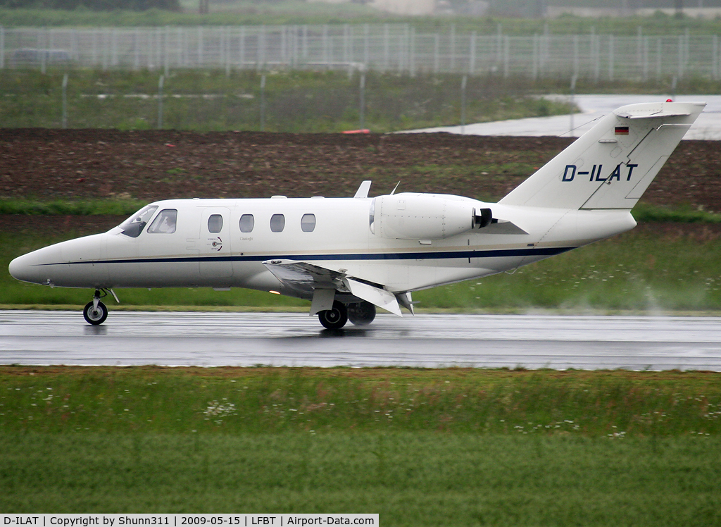 D-ILAT, 1997 Cessna 525 CitationJet C/N 525-0209, Landing rwy 20