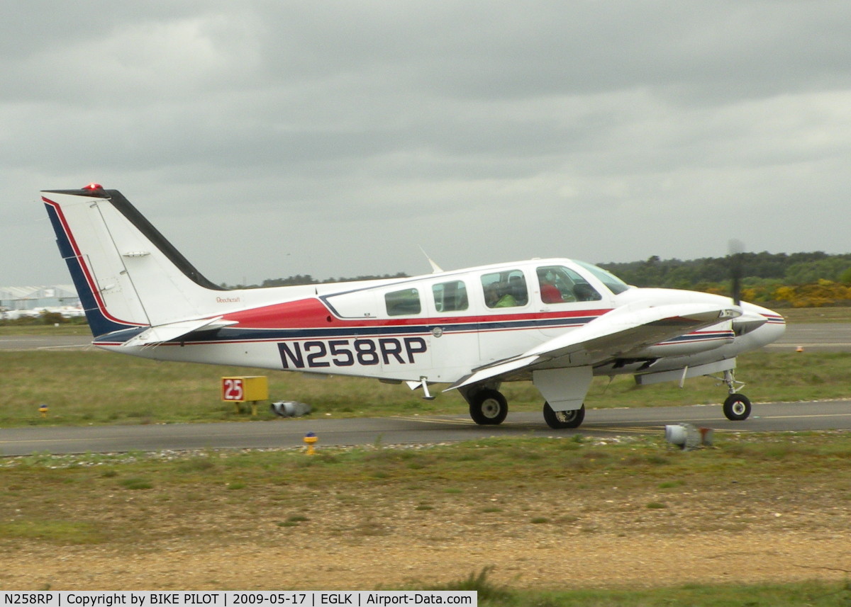 N258RP, 1994 Beech 58 Baron C/N TH-1737, ENTERING RWY 25 FOR DEPARTURE TO THE CHANNEL ISLANDS