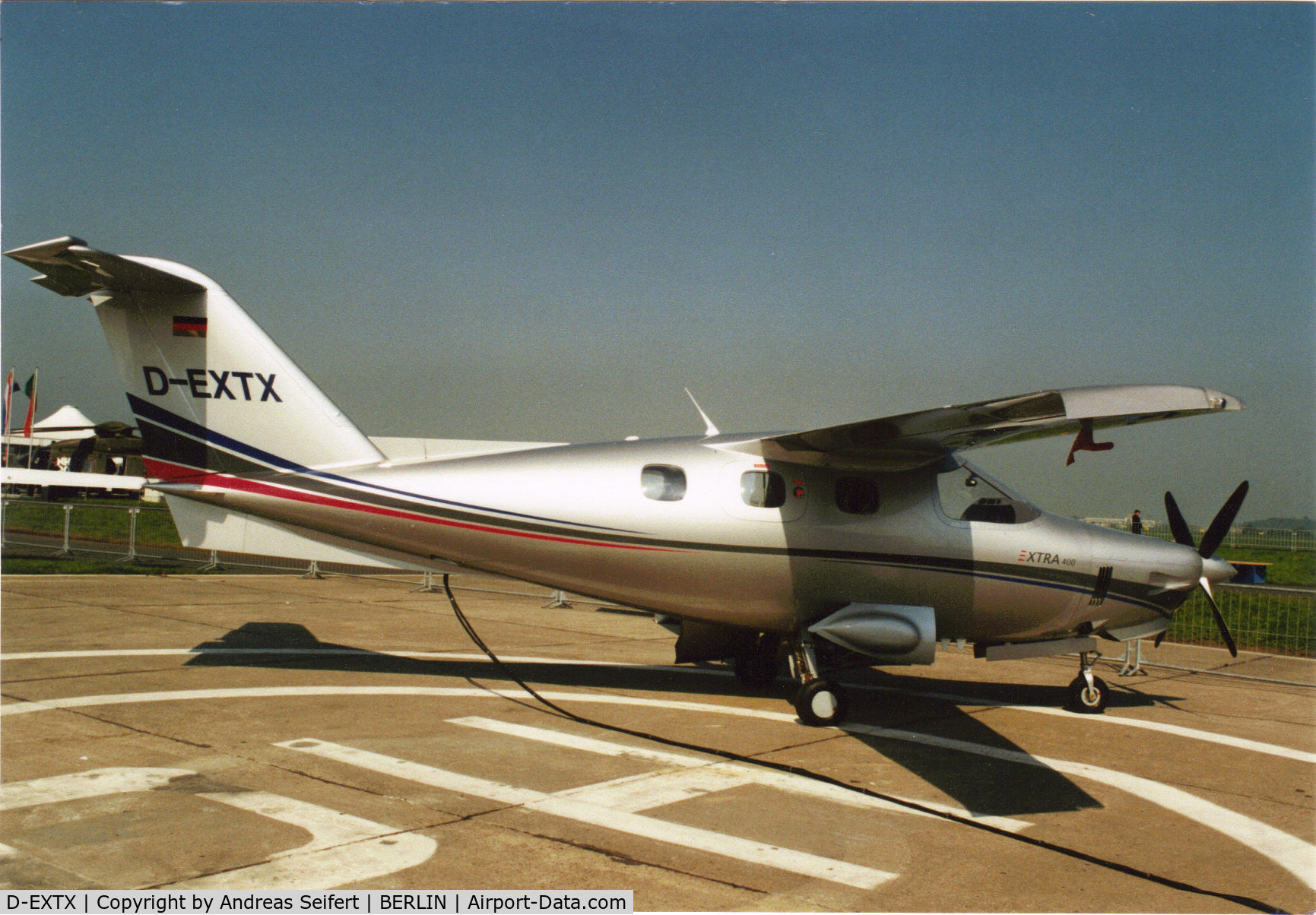 D-EXTX, 2002 Extra EA-400 C/N 022, Berlin ILA