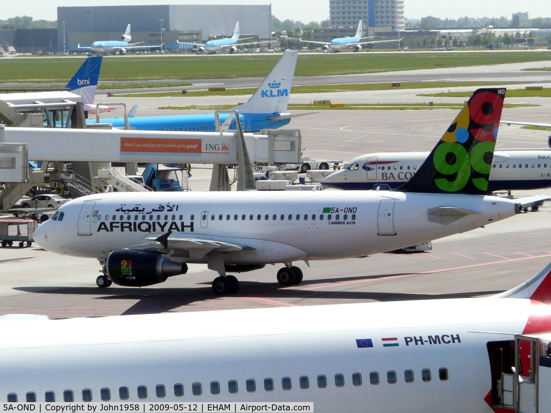 5A-OND, 2008 Airbus A319-111 C/N 3657, Afriqiyah airlines A319, about to park on stand