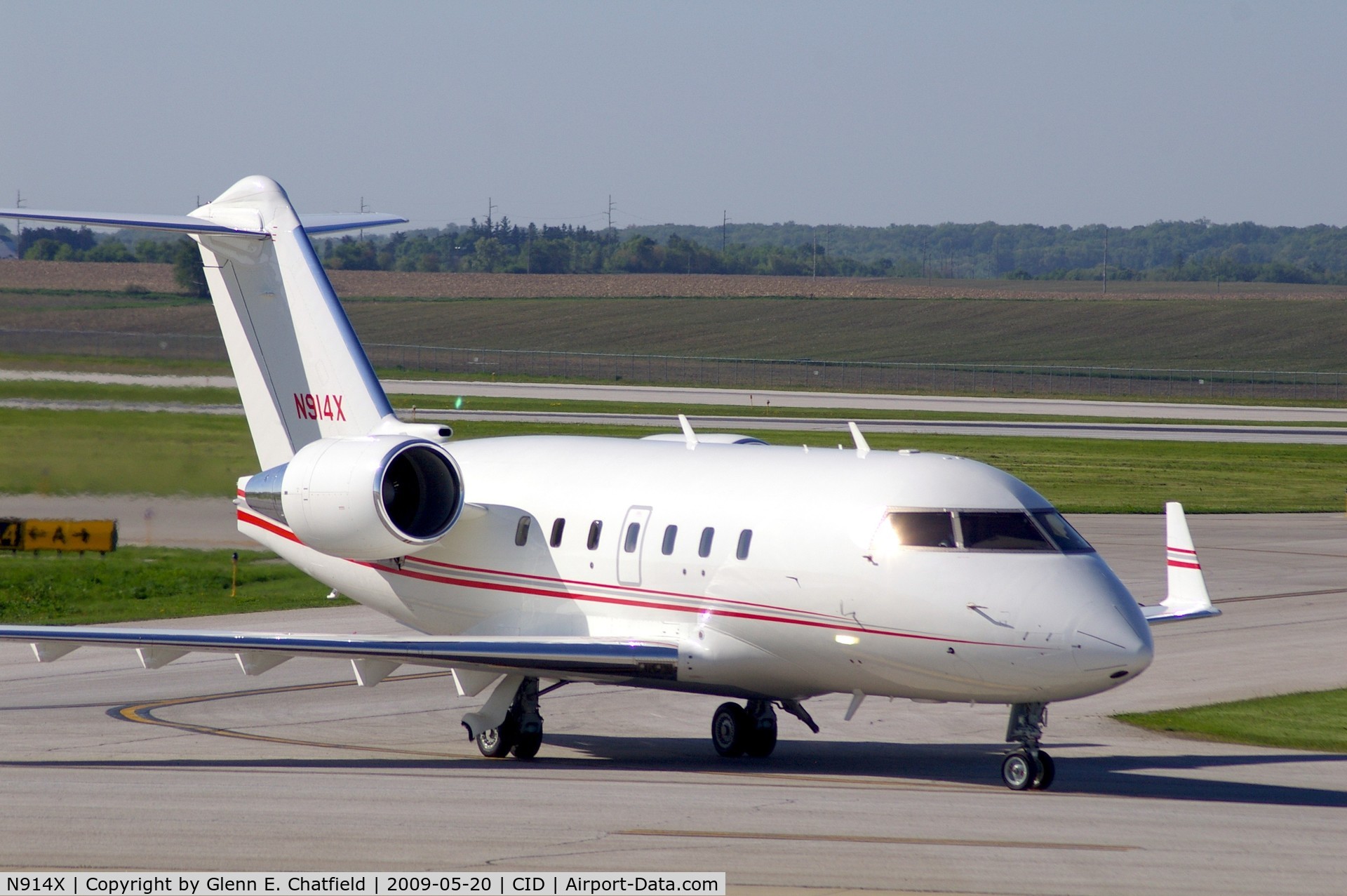 N914X, 1995 Canadair Challenger 601-3R (CL-600-2B16) C/N 5185, Turning onto Delta taxiway on the way to Landmark