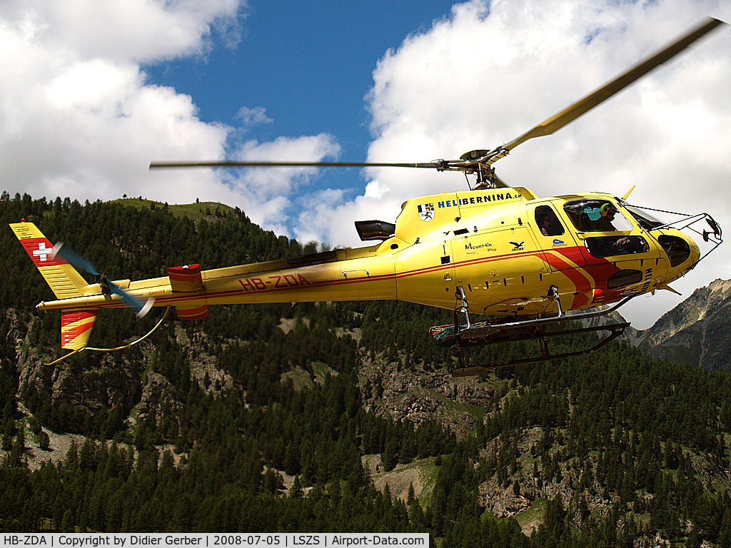 HB-ZDA, 2001 Eurocopter AS-350B-3 Ecureuil Ecureuil C/N 3421, At Engiadina Classics 08