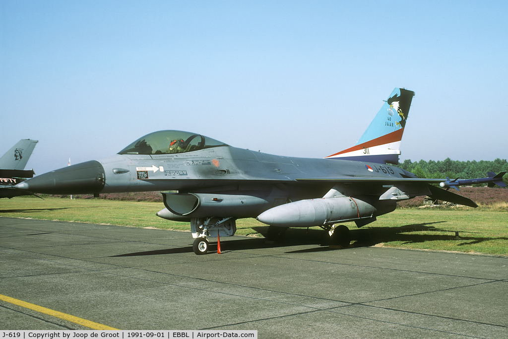 J-619, 1980 General Dynamics F-16AM Fighting Falcon C/N 6D-51, 40 years 311 Squadron paint work.