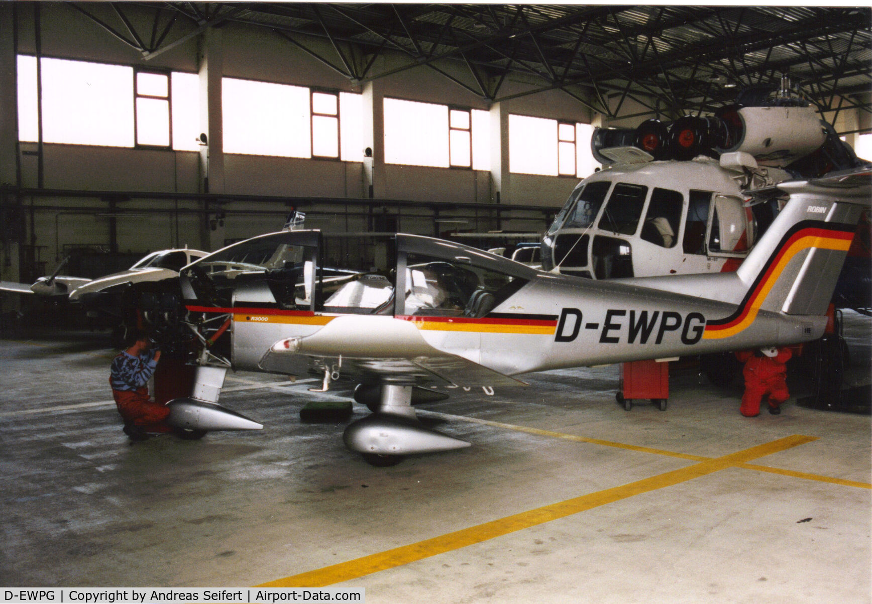 D-EWPG, Robin R-3000-160 C/N 166, Berlin 2000