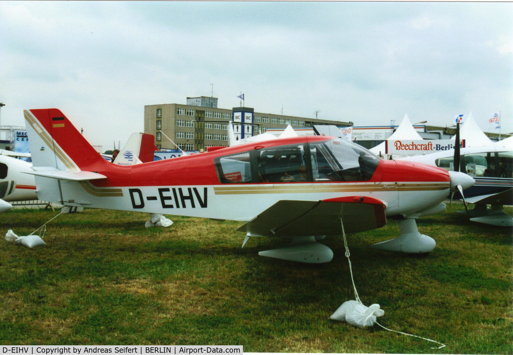 D-EIHV, 1989 Robin DR-400-180R Remorqueur Regent C/N 1908, Berlin ILA 2000