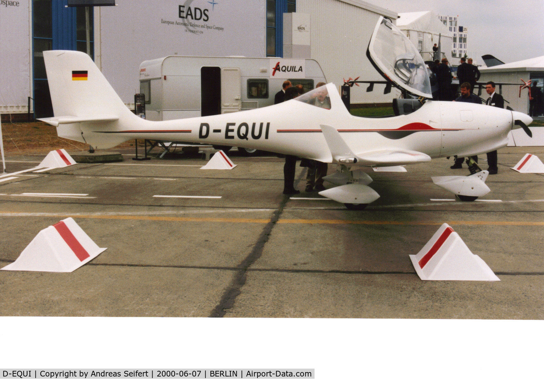 D-EQUI, Aquila A210 (AT01) C/N AT01-100, Berlin ILA 7.6.2000