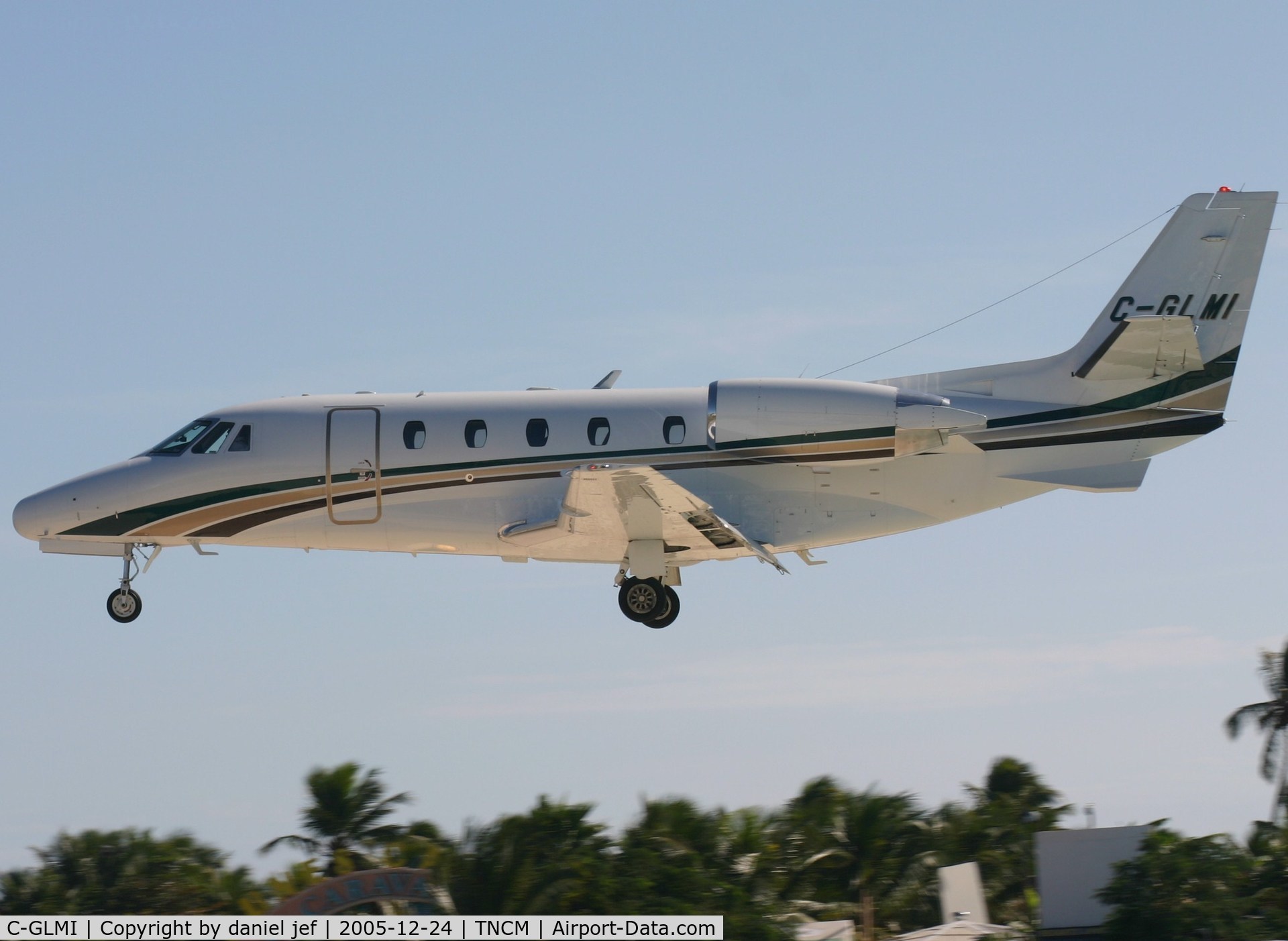 C-GLMI, 2000 Cessna 560XL Citation Excel C/N 560-5097, Landing 10