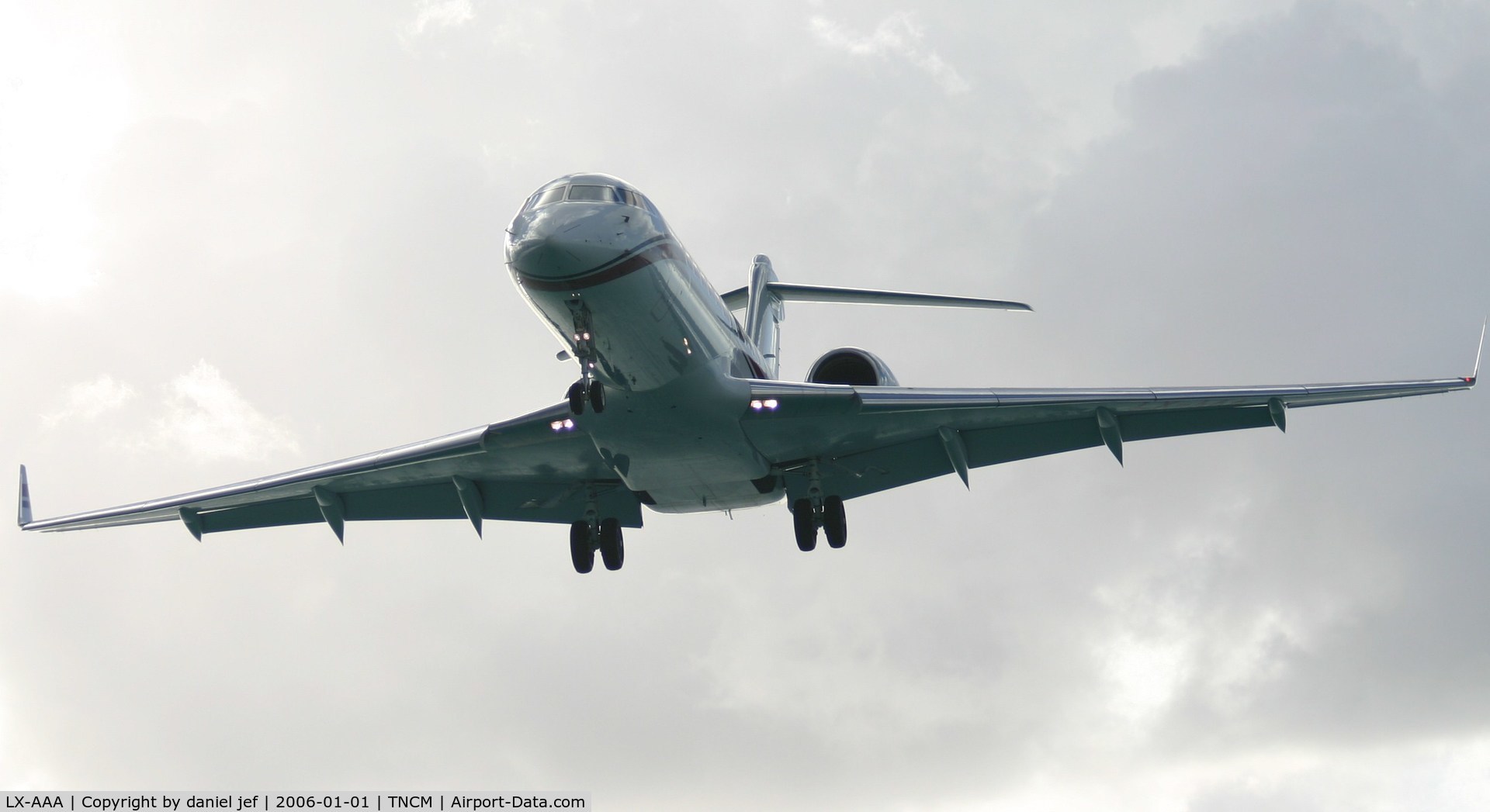LX-AAA, 2004 Bombardier BD-700-1A10 Global Express C/N 9133, Landing 10