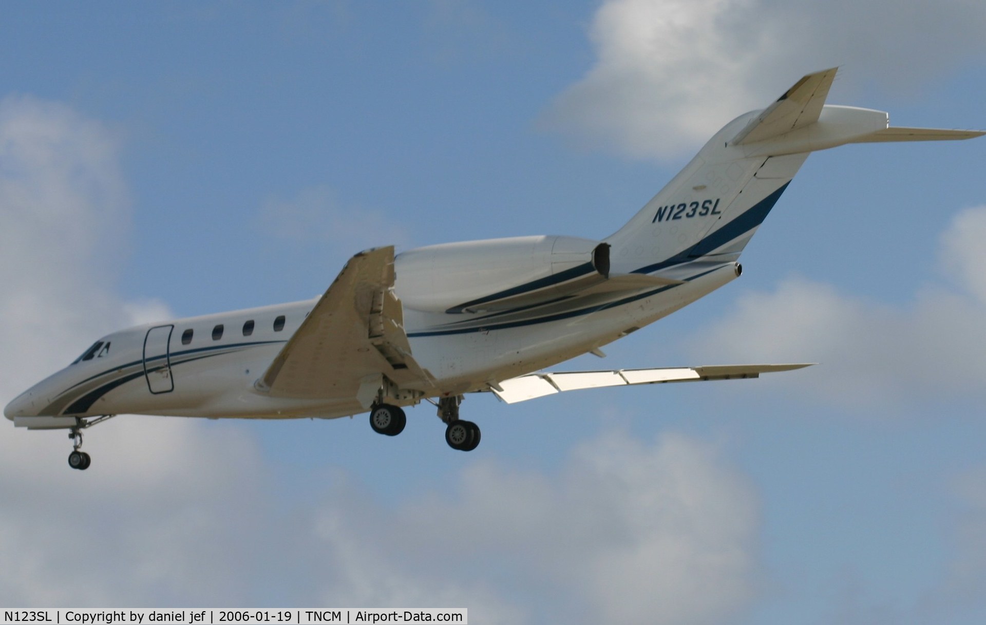 N123SL, 2001 Cessna 750 Citation X C/N 750-0168, Landing 10