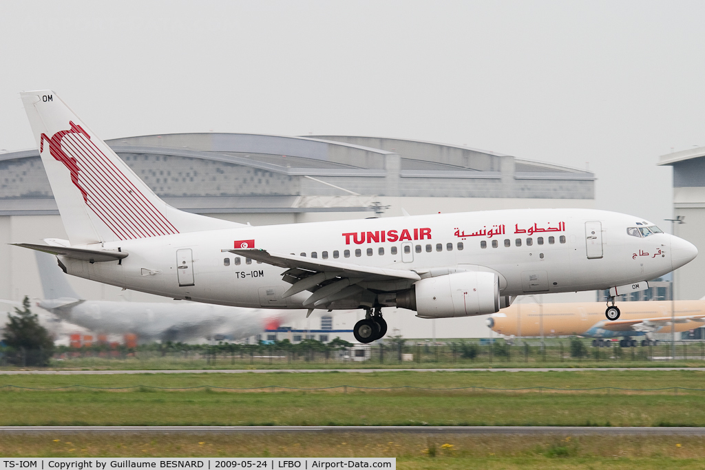 TS-IOM, 1999 Boeing 737-6H3 C/N 29498, Landing 14R