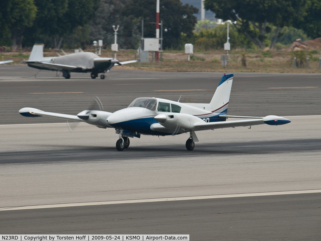 N23RD, Piper PA-30 Twin Comanche Twin Comanche C/N 30-469, N23RD departing from RWY 21