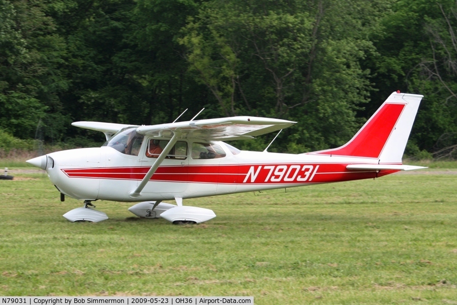 N79031, 1968 Cessna 172K Skyhawk C/N 17257826, Arriving at the Riverside breakfast fly-in at Zanesville, Ohio.