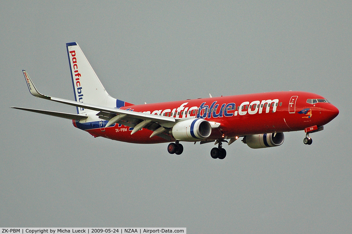 ZK-PBM, 2008 Boeing 737-8FE C/N 36601, On finals in the rain