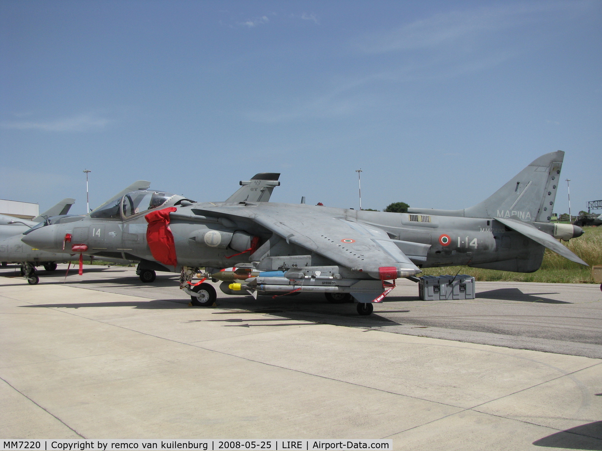 MM7220, McDonnell Douglas AV-8B+ Harrier II C/N 272/IT009, on static Pratica di Mare 2008 MM7220/1-14  1° GRUPAER
