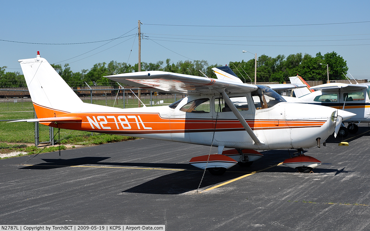 N2787L, 1967 Cessna 172H C/N 17255987, Cessna Skyhawk on West Ramp at KCPS.