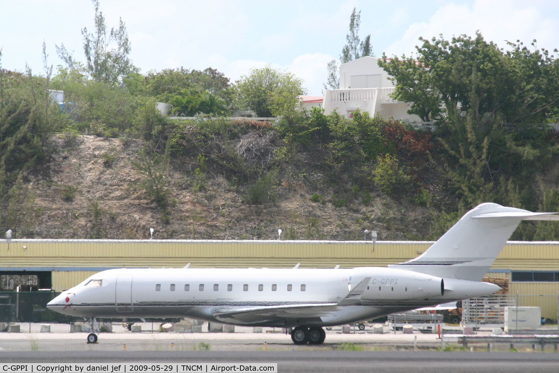 C-GPPI, 2005 Bombardier BD-700-1A11 Global 5000 C/N 9158, park at the cargo ramp