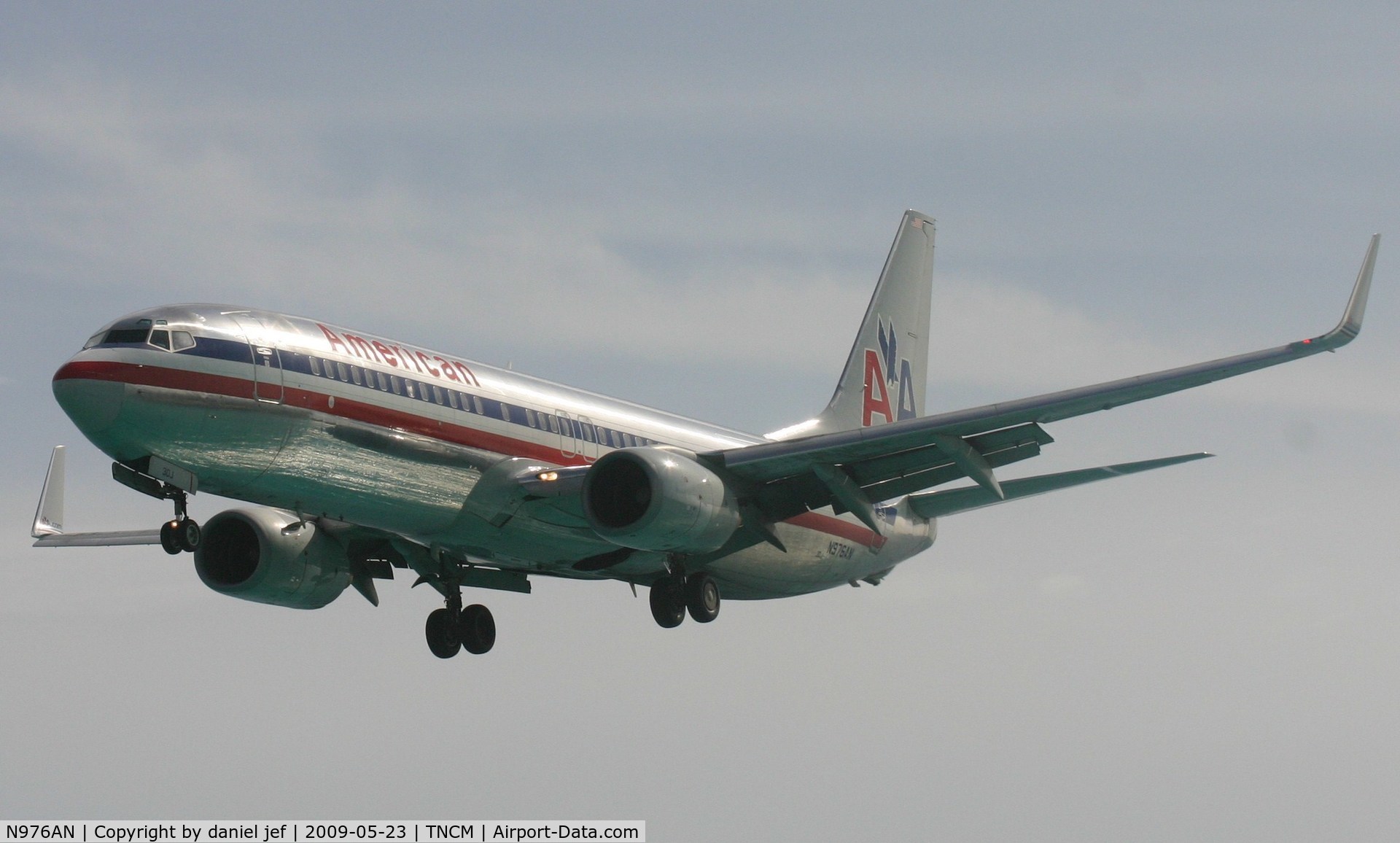 N976AN, 2001 Boeing 737-823 C/N 30099, Landing 10