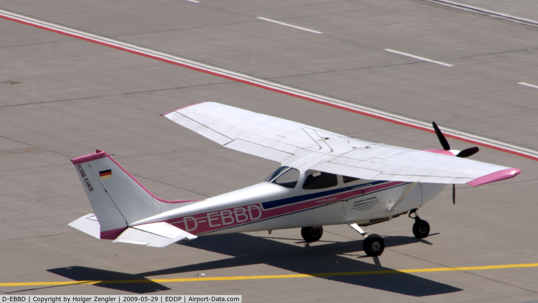 D-EBBD, Reims FR172F Reims Rocket C/N 0066, A Cessna 172 from Stuttgart for whatever at LEJ - but pink!