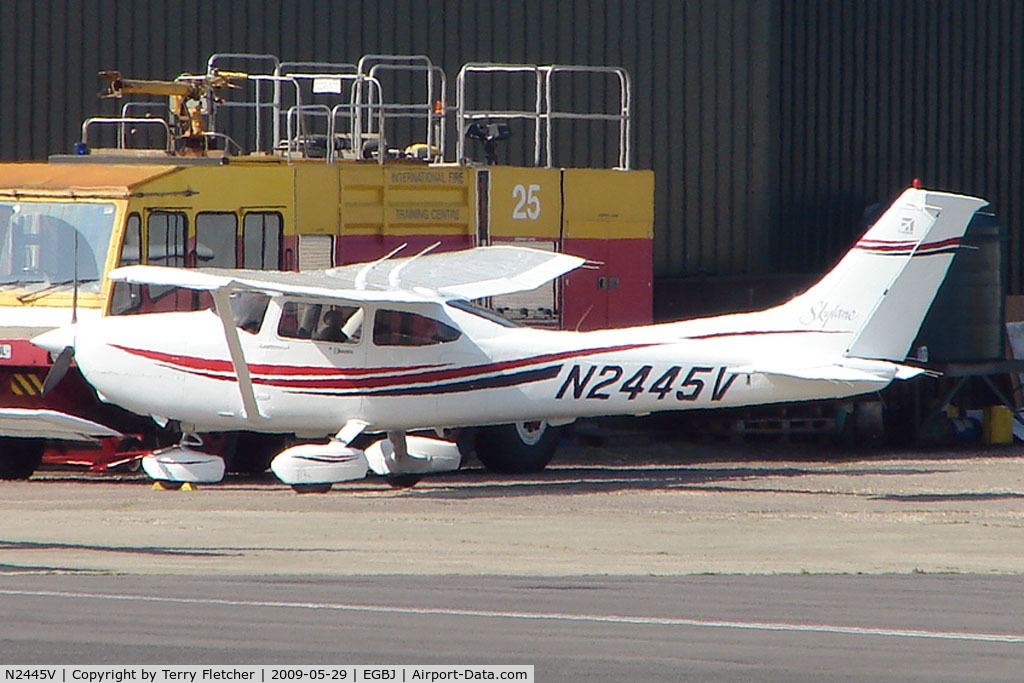 N2445V, 2000 Cessna 182S Skylane C/N 18280699, Cessna 182S at Gloucestershire Airport