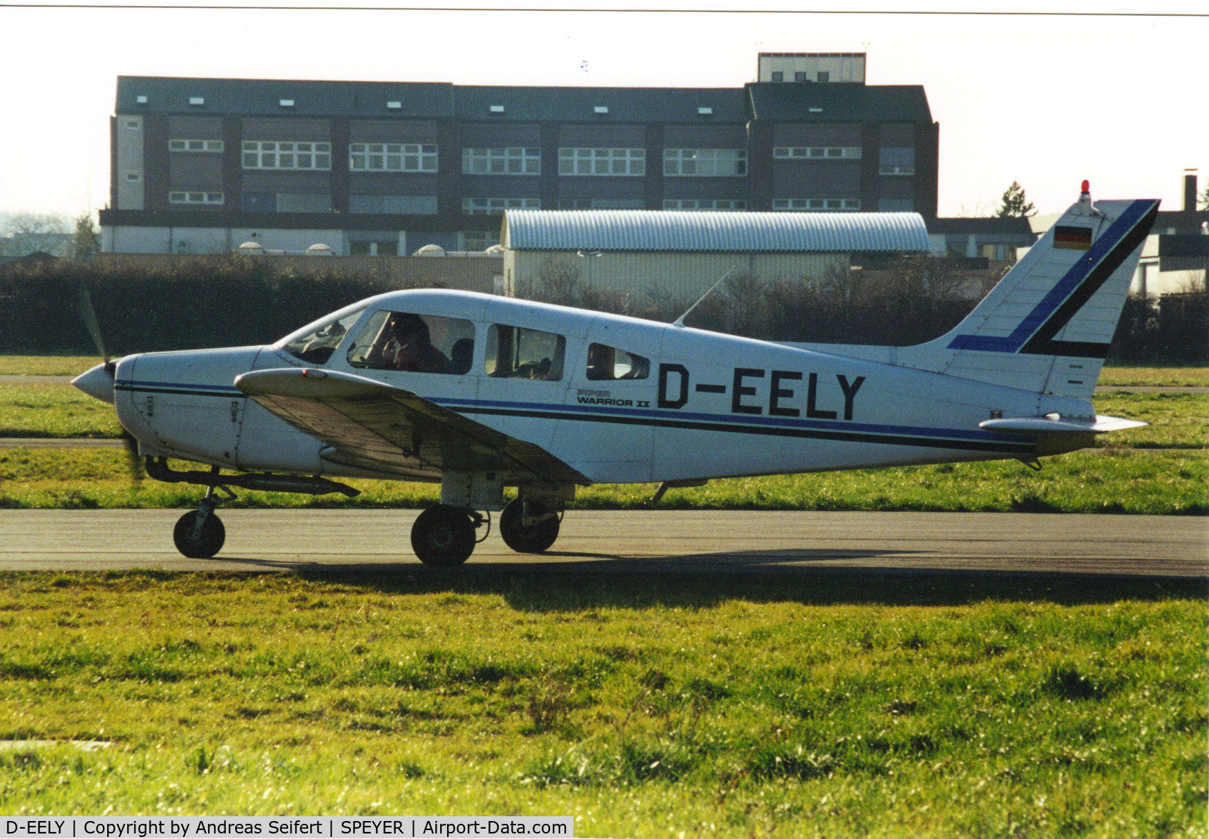 D-EELY, Piper PA-28-161 Warrior II C/N 28-8216121, Speyer 2001