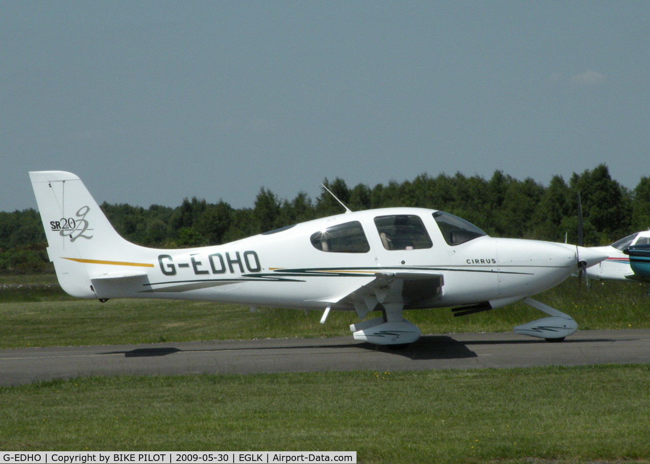 G-EDHO, 2005 Cirrus SR20 G2 C/N 1542, TAXYING TO THE VISITING AIRCRAFT PARK