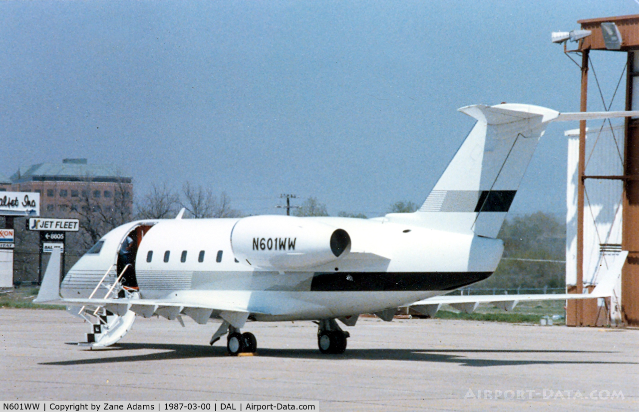 N601WW, Canadair Challenger 600 (CL-600-1A11) C/N 1076, At Dallas Love Field