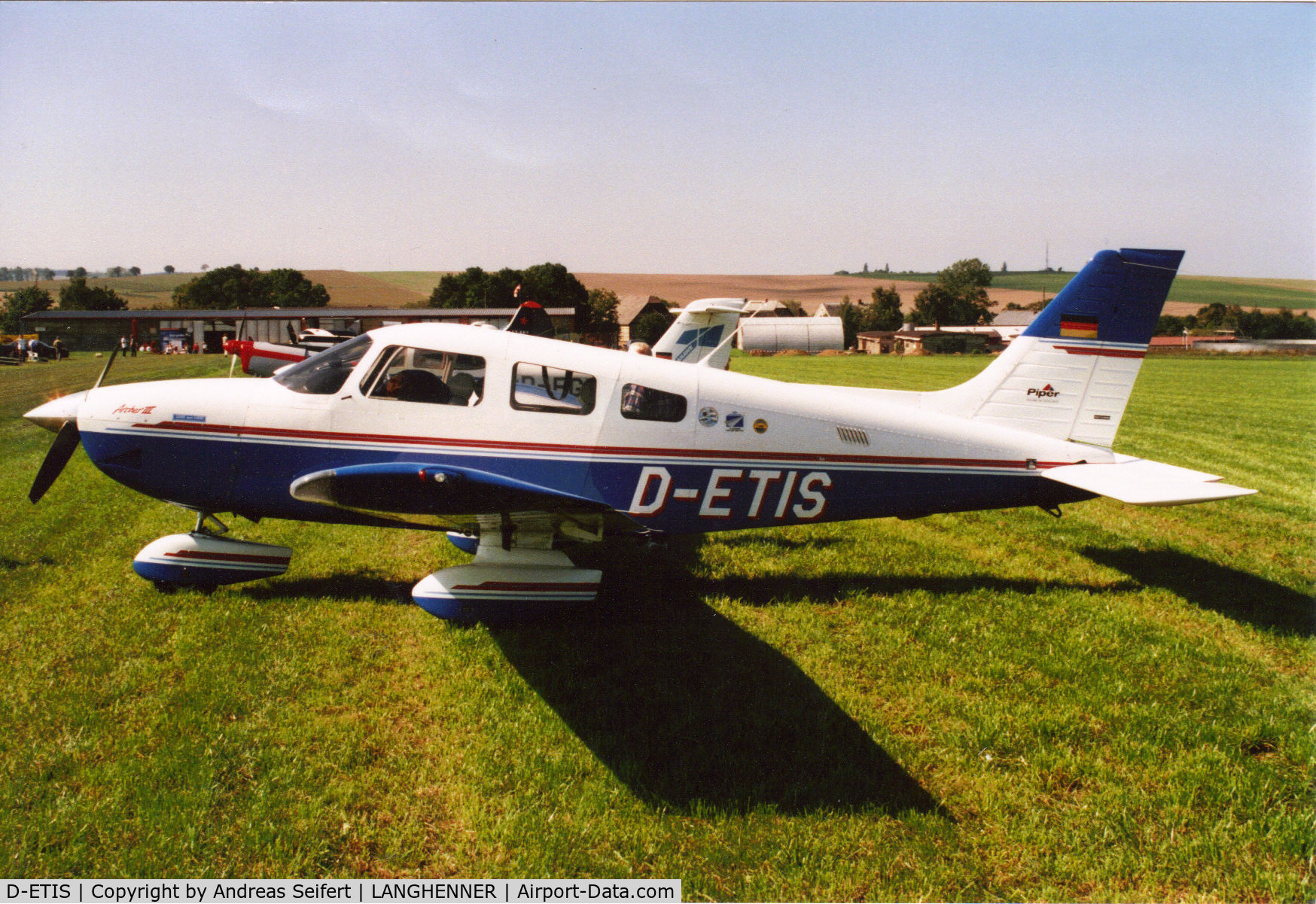 D-ETIS, 1998 Piper 28-181 Archer III C/N 2843133, Langhennersdorf 2000