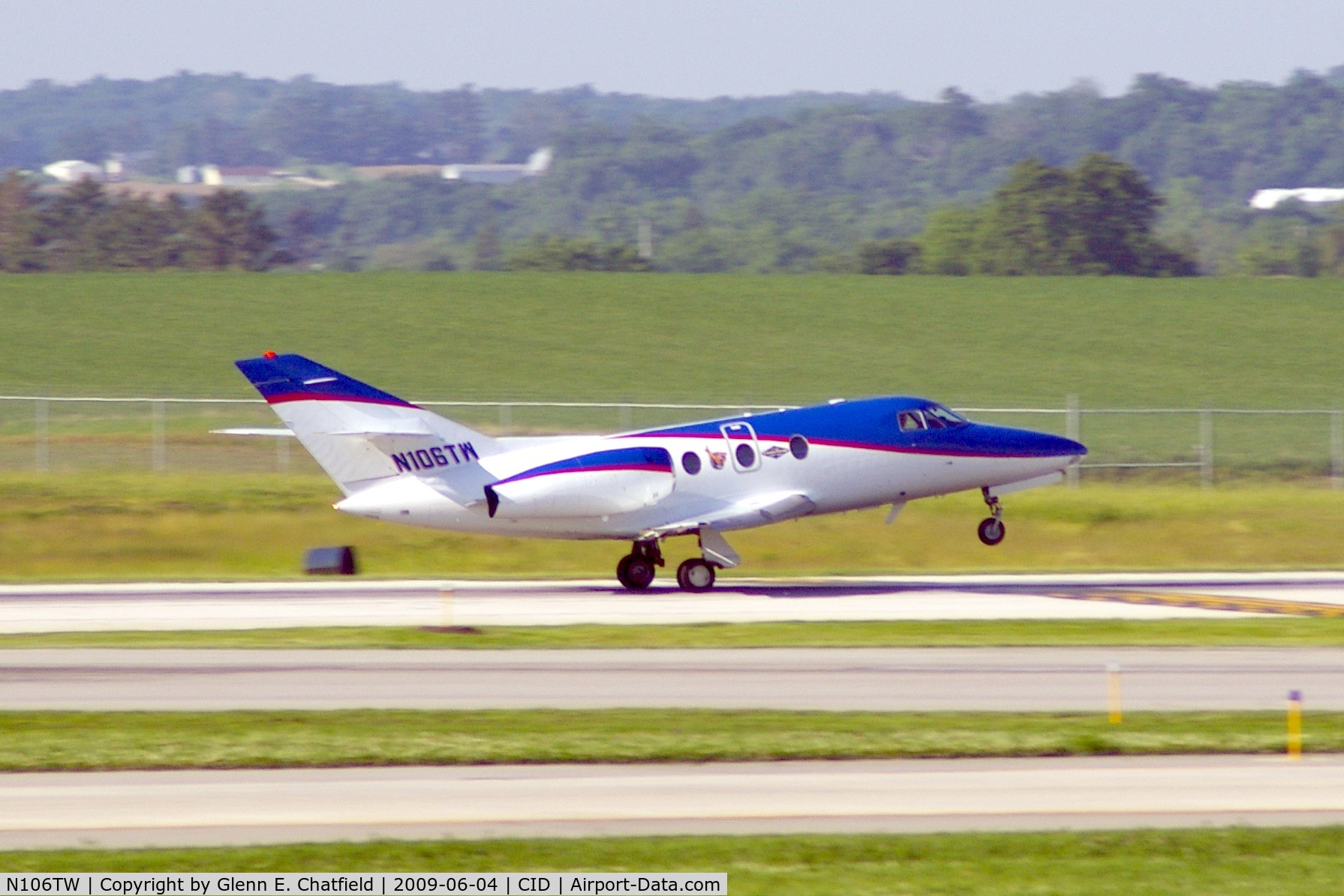 N106TW, 1976 Dassault Falcon 10 C/N 84, Rotating on the take-off roll on Runway 27