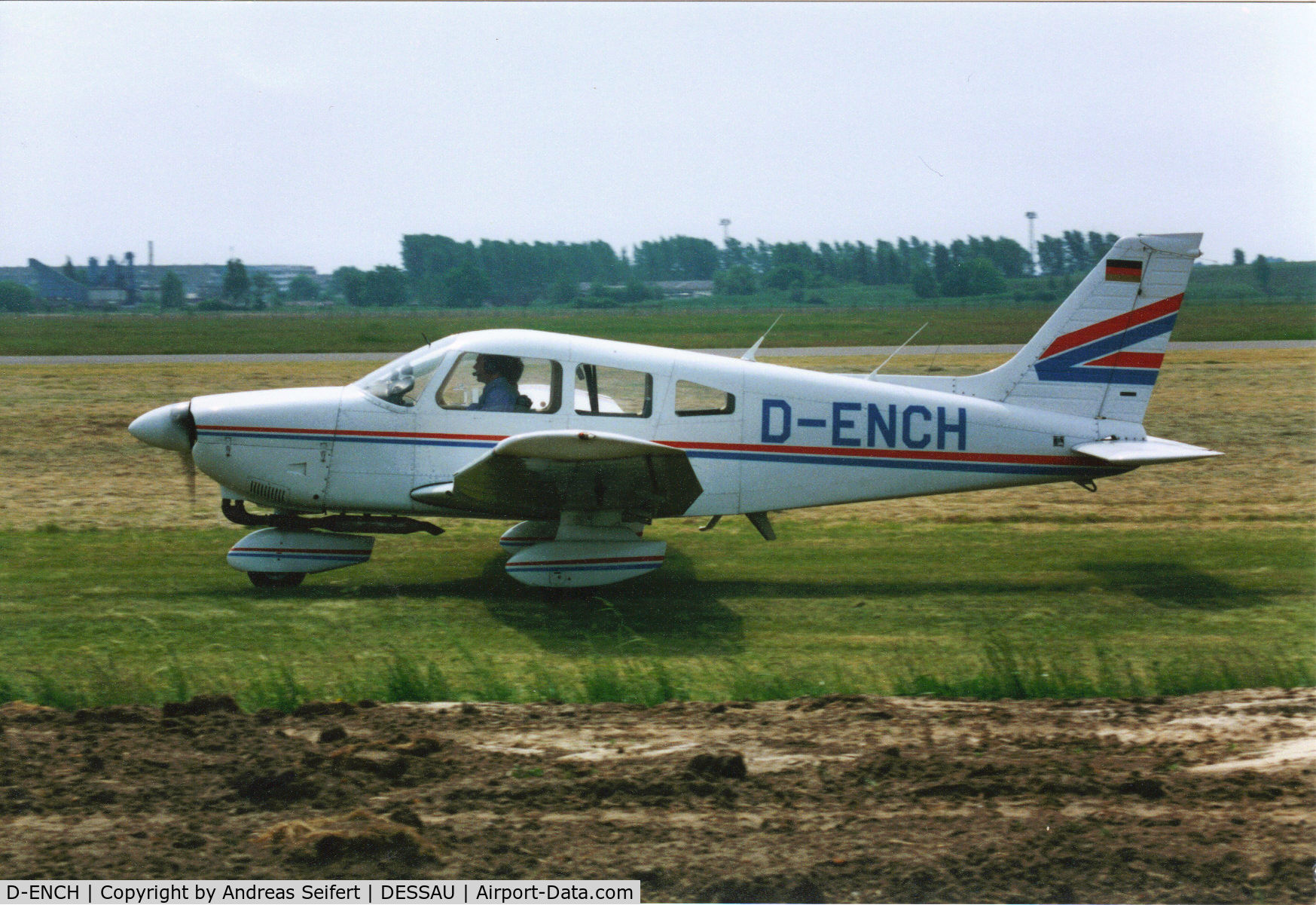 D-ENCH, Piper 28-181 C/N 28-8190164, Dessau 2001