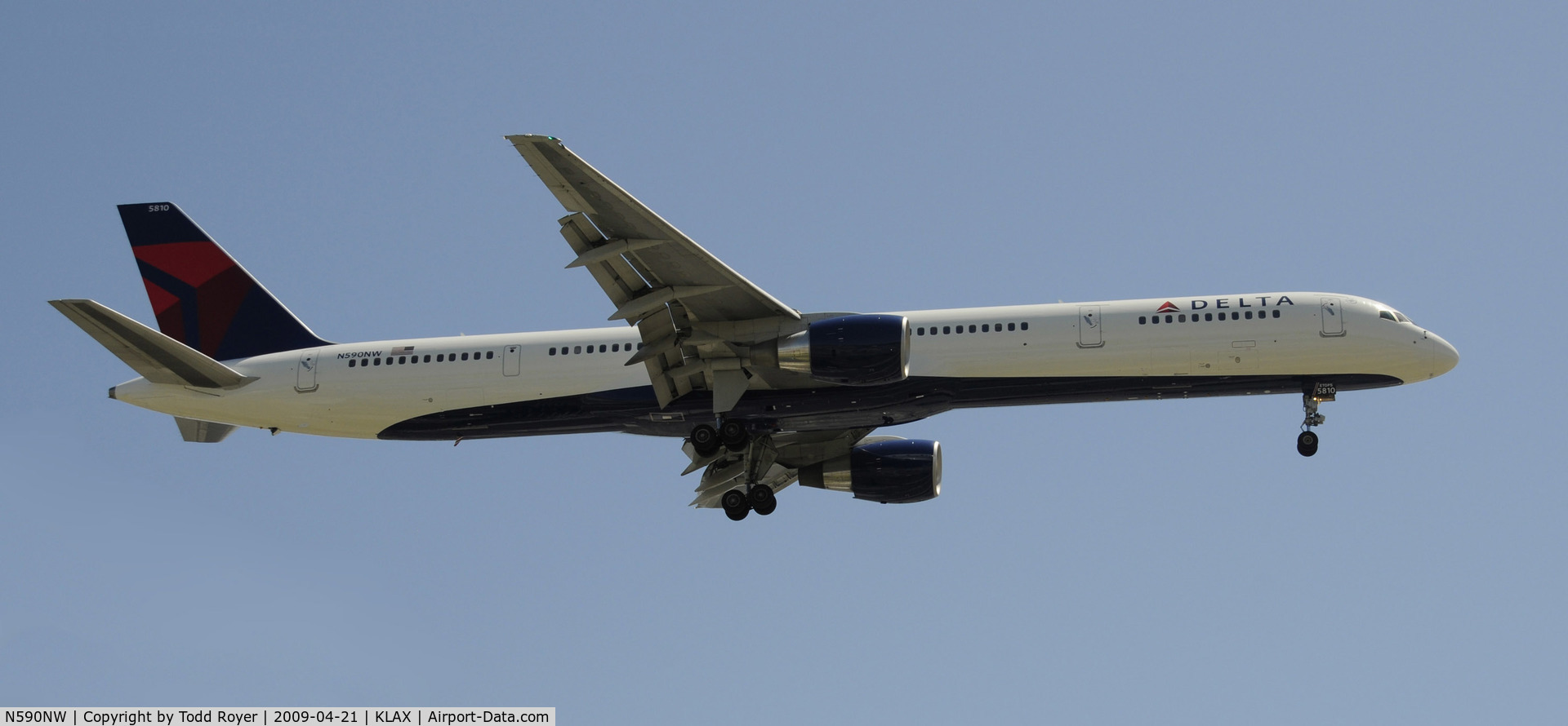 N590NW, 2003 Boeing 757-351 C/N 32990, Landing 24R at LAX