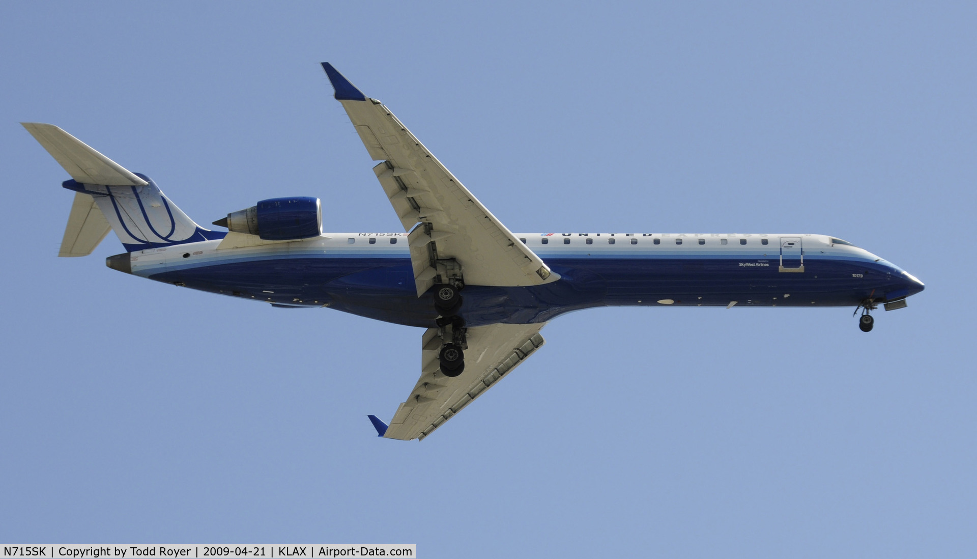 N715SK, 2004 Bombardier CRJ-700 (CL-600-2C10) Regional Jet C/N 10179, Landing 24R at LAX