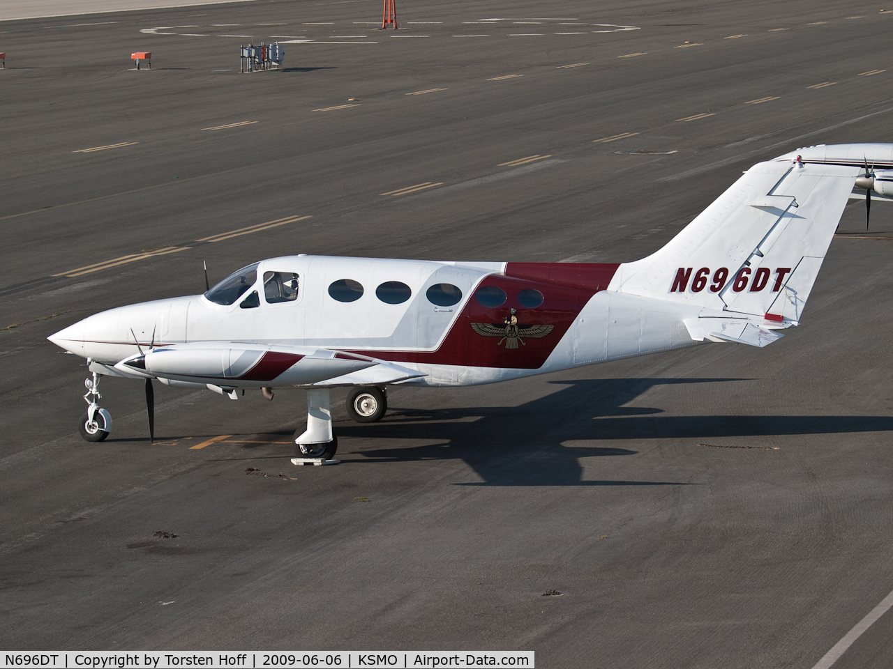 N696DT, 1973 Cessna 414 Chancellor Chancellor C/N 414-0370, N696DT parked on the tarmac at KSMO