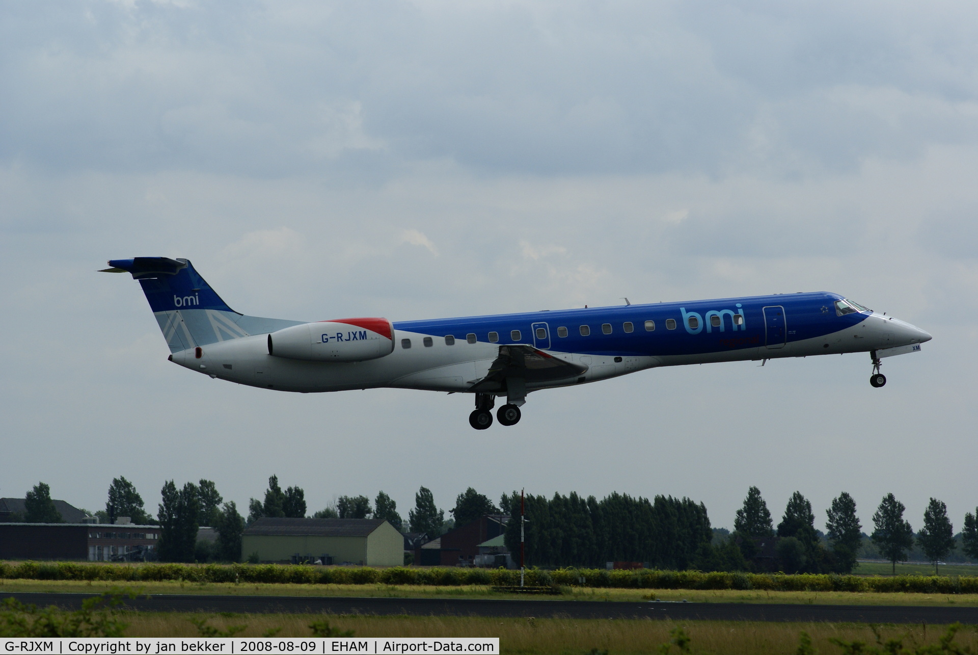 G-RJXM, 2000 Embraer ERJ-145MP (EMB-145MP) C/N 145216, Just before landing on the Polderbaan, Schiphol