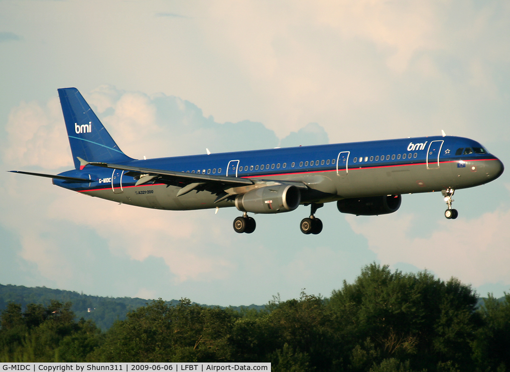 G-MIDC, 1998 Airbus A321-231 C/N 835, Landing rwy 20