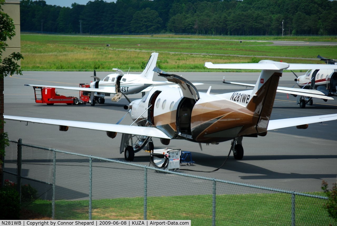 N281WB, 2003 Pilatus PC-12/45 C/N 483, PC-12 on ramp