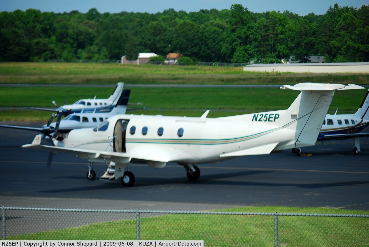 N25EP, 1998 Pilatus PC-12/45 C/N 217, PC-12 on ramp